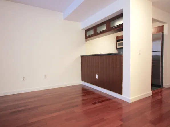 121 East 23rd Street image 2 of 7