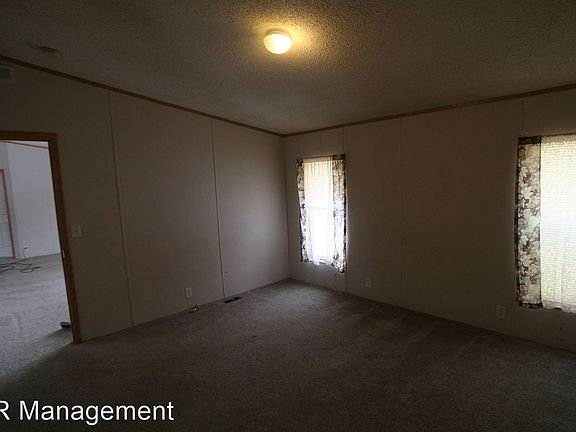 3rd image of 118 White Oak Dr