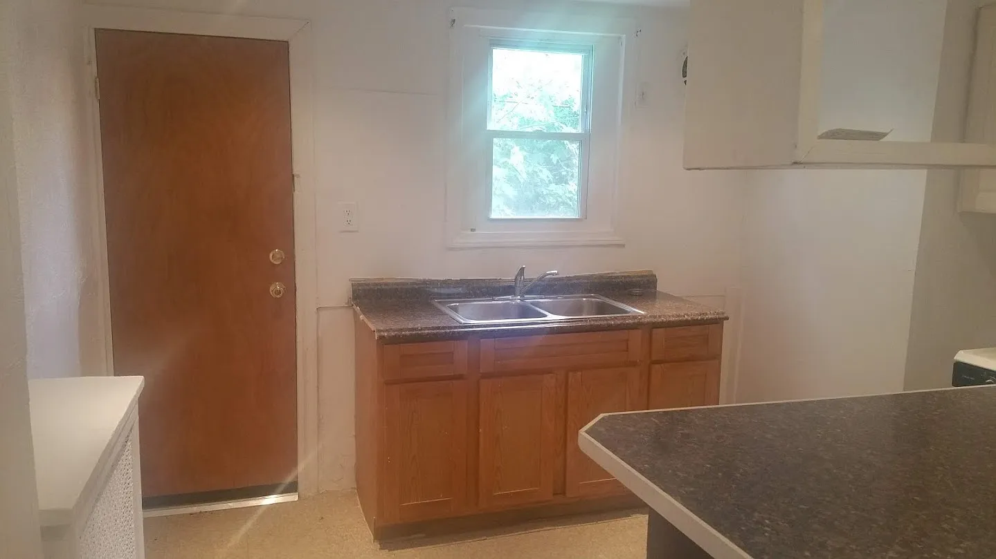 3 bed, $1,900 — Photo 4