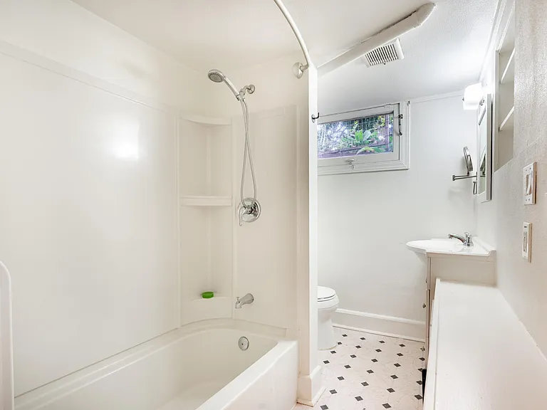 2306 SE Caruthers St #C — Photo 21