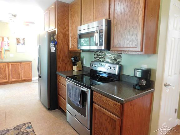 3rd image of 1240 Farmbrook Dr