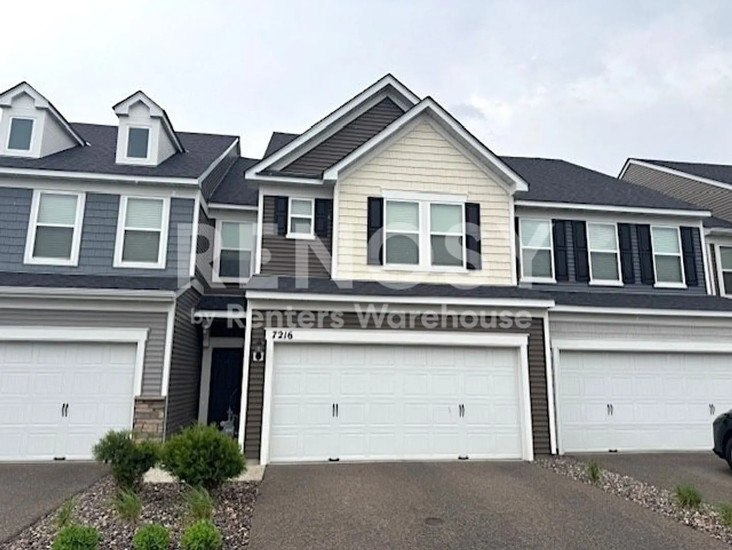 Prime 3bd/2.5ba Townhouse In Maple Grove — Photo 1