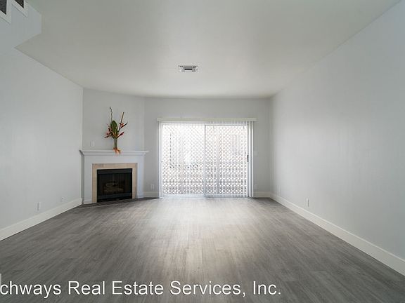 3rd image of 11738 Mayfield Ave APT 112