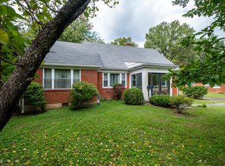 1731 Larkmoor Ln, Watterson Park, KY 40218