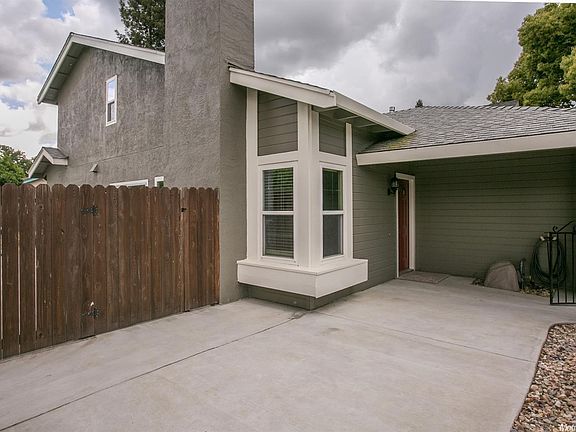 4th image of 490 De Mar Dr