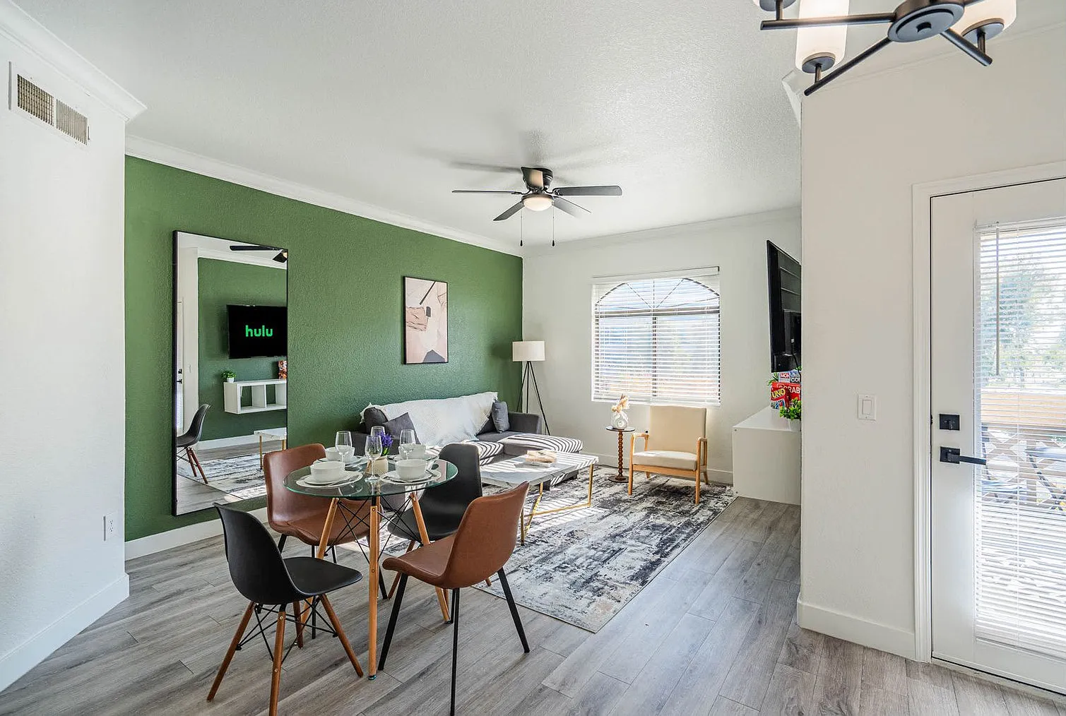 2 bed, 2.0 bath, 1130 sqft, $2,725 — Photo 2