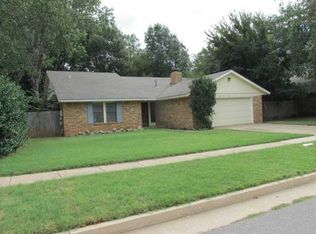 712 Lakeside Cir, Edmond, OK 73012