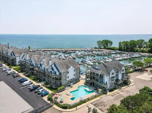 37510 Jefferson Ave APT 303, Harrison Township, MI 48045