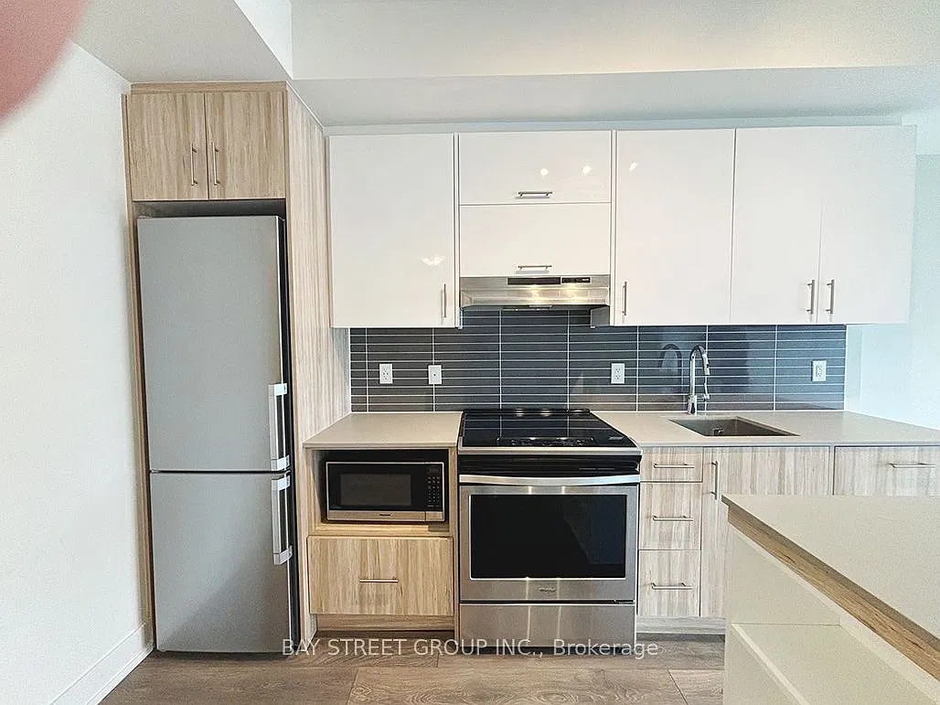180 Fairview Mall Dr — Photo 4