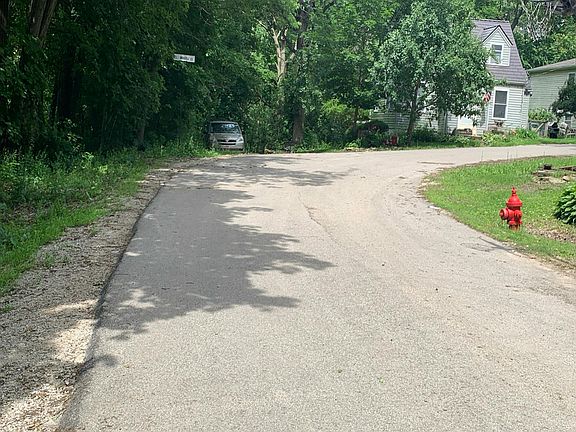 5th image of 1453 Riverview Ave