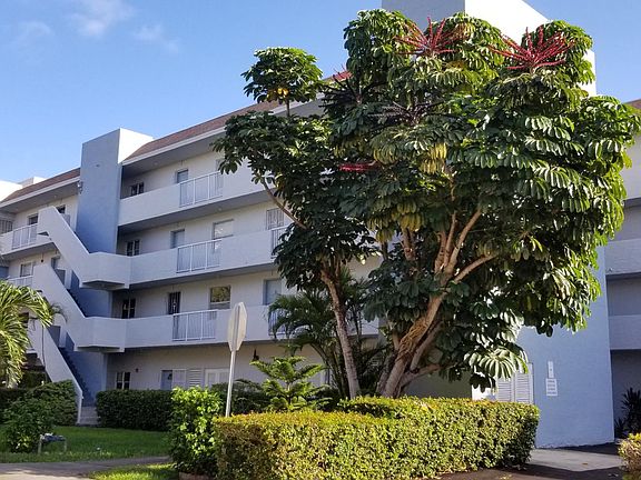 2nd image of 3868 NE 169th St APT 404