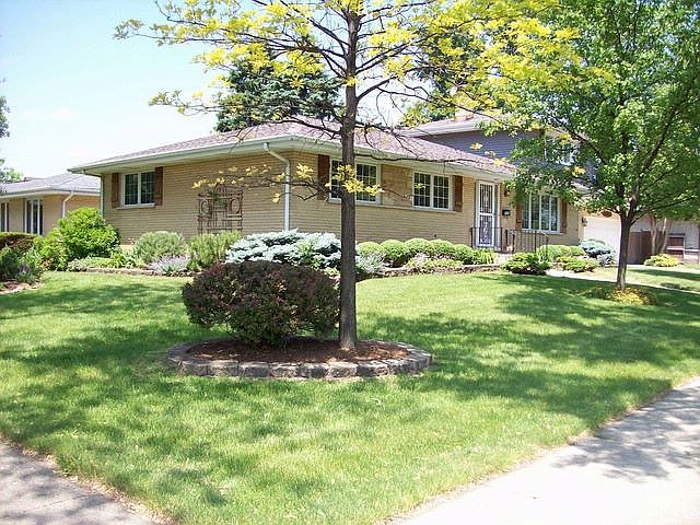 2nd image of 1004 N Fischer Dr