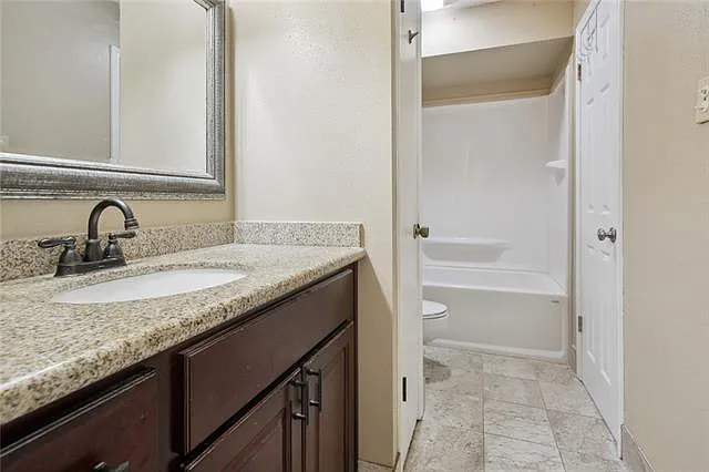 21 Brandon Hall Dr #B — Photo 11