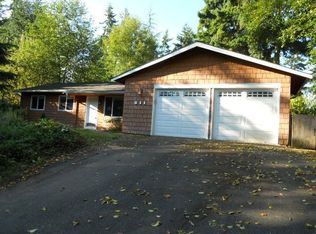 811 Deercliff Rd NE, Bainbridge Island, WA 98110