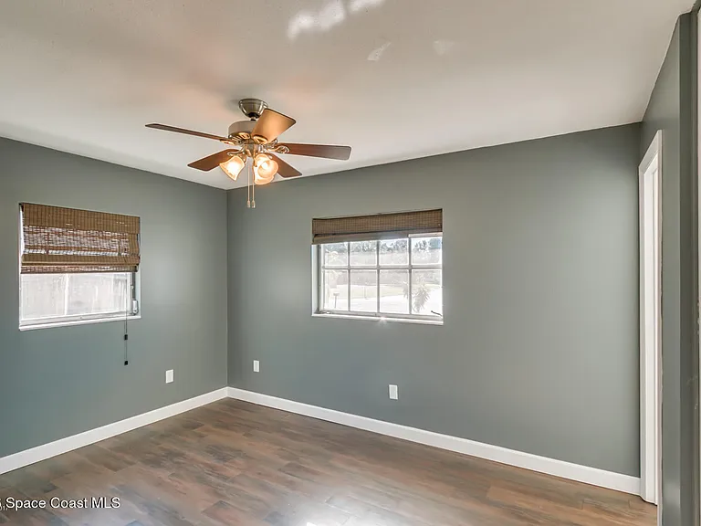 300 Amherst Ave — Photo 19