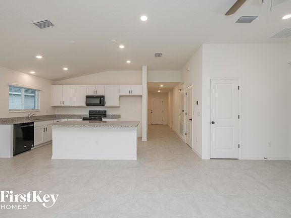 4th image of 12558 Achasta Blvd