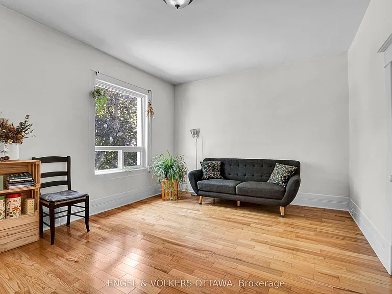 172 Ivy Cres #2 — Photo 3