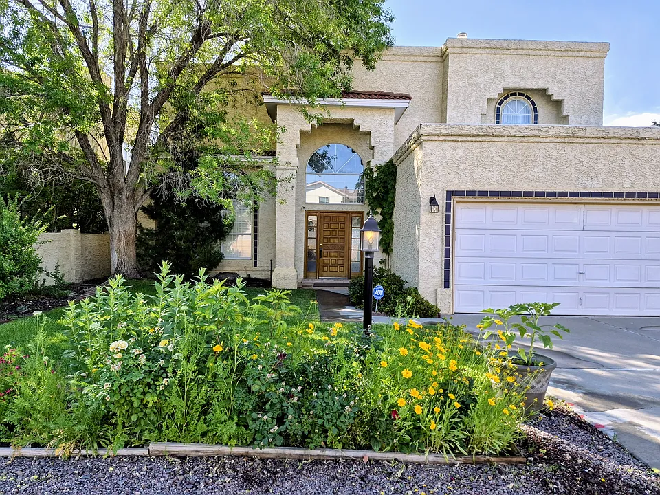 6240 Mesquite Dr NW