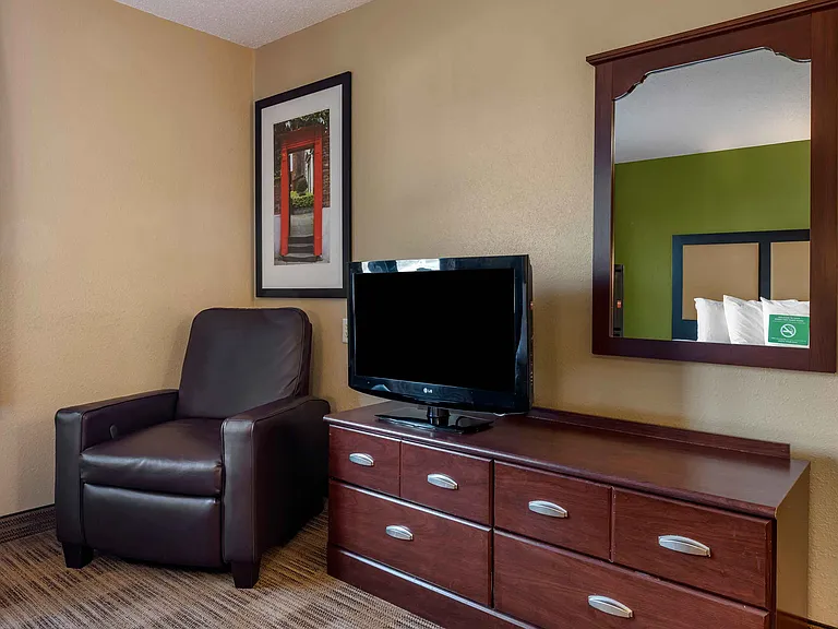 Studio Suite - 1 Queen Bed