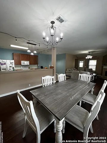 3 bed, 2.0 bath, 1752 sqft, $2,000 — Photo 4