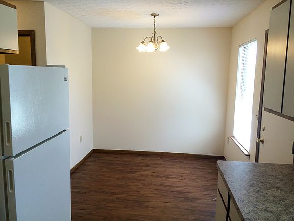 2nd image of 990 Plumway Ln