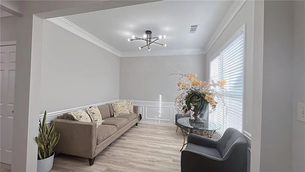 4 bed, 2.5 bath, 2165 sqft, $2,800 — Photo 2