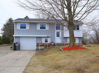 945 Greenwood St, Middleville, MI 49333