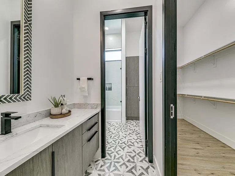 4434 Bonham St — Photo 23