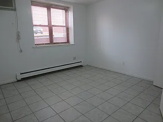 Rented by Robyn Lee, LREB