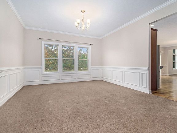 3rd image of 324 Abbington Cir