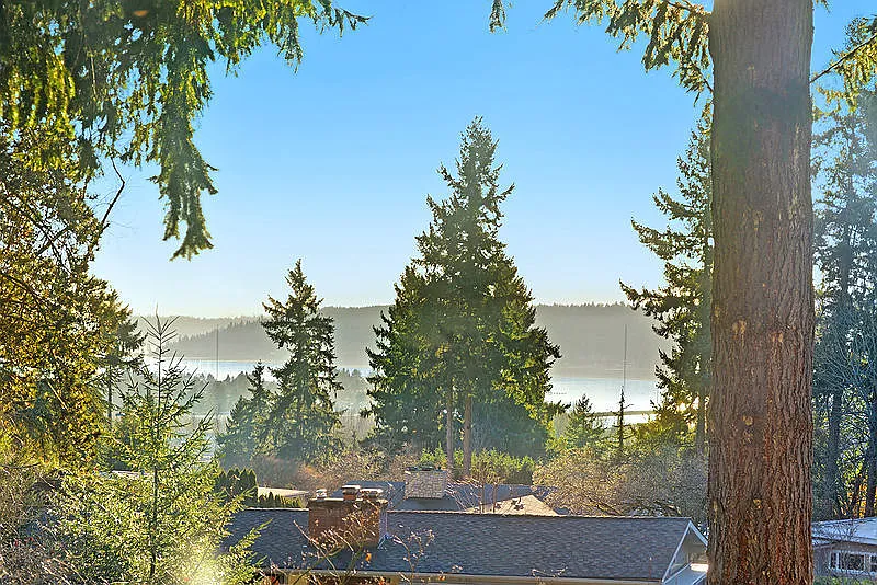 Hillside Bellevue Home w/ Lake Views! — Photo 3