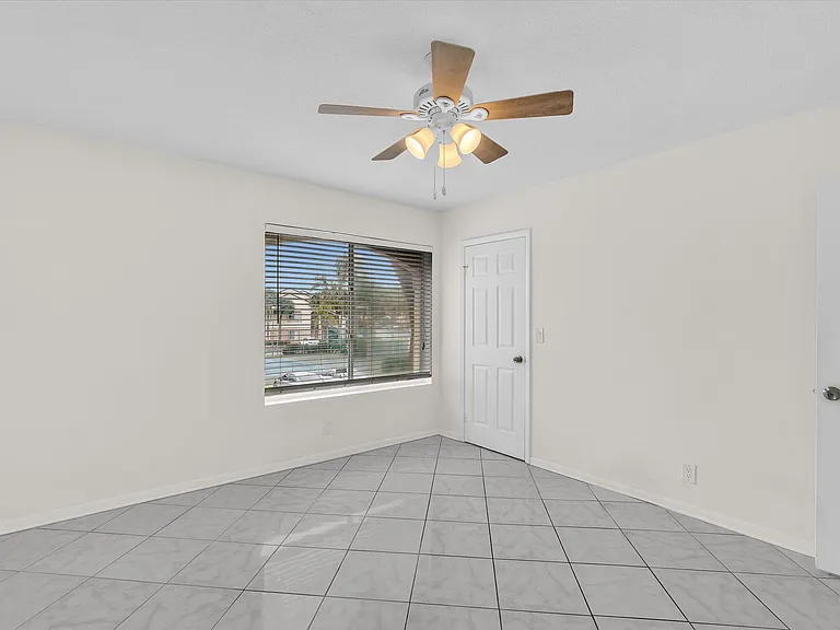 815 W Boynton Beach Blvd #16-205 — Photo 43