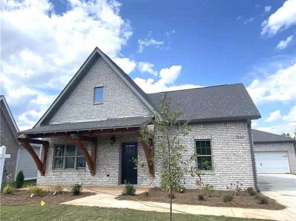 1727 Creekside Ln, Auburn, AL 36830