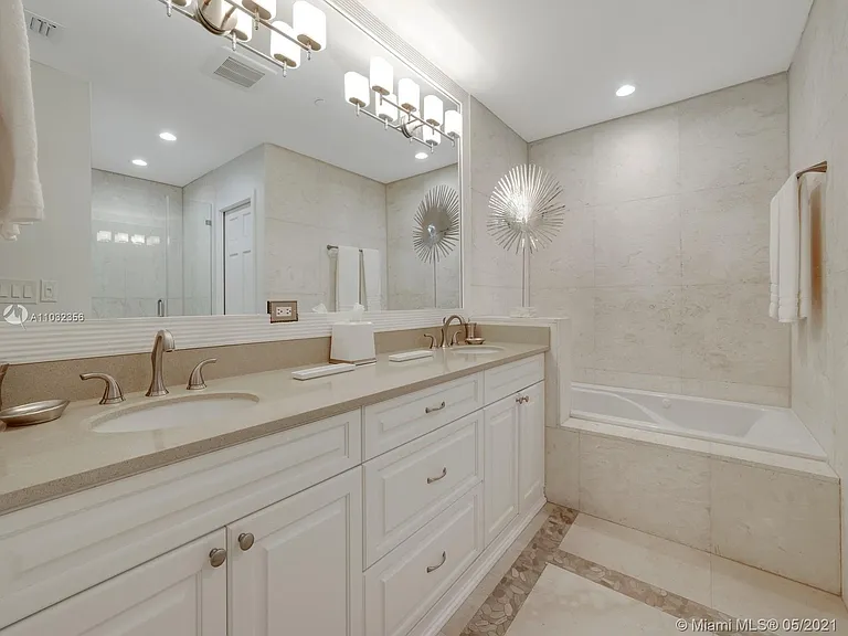 19126 Fisher Island Dr #19126 — Photo 17