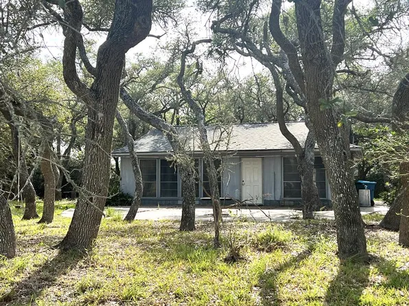 931 N Ann St, Rockport, TX 78382