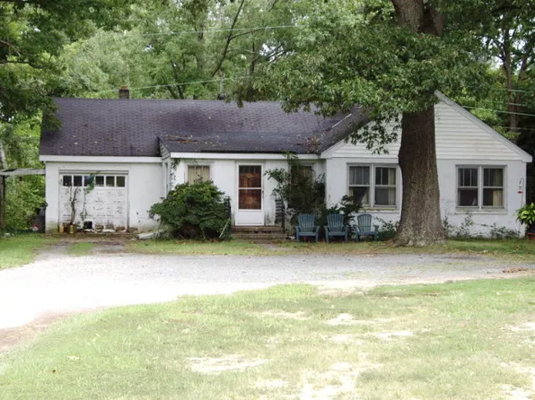 8011 Farmers Dr, West Point, VA 23181