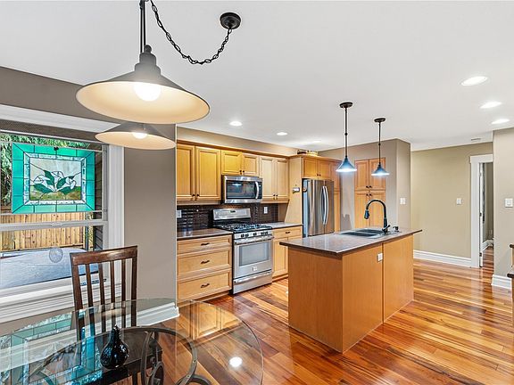 3rd image of 564 Hazelwood Pl