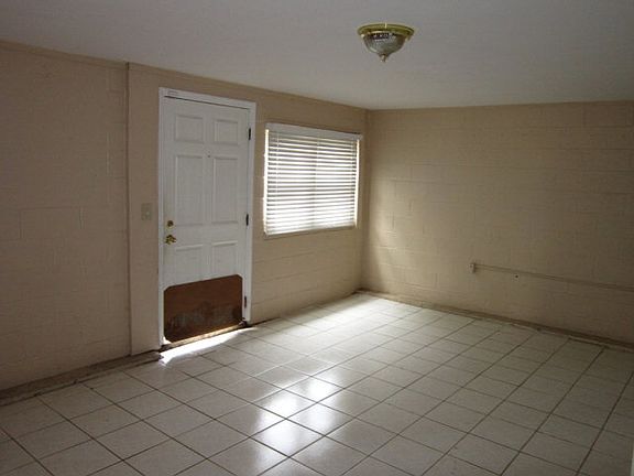 3rd image of 2240 Peachtree St