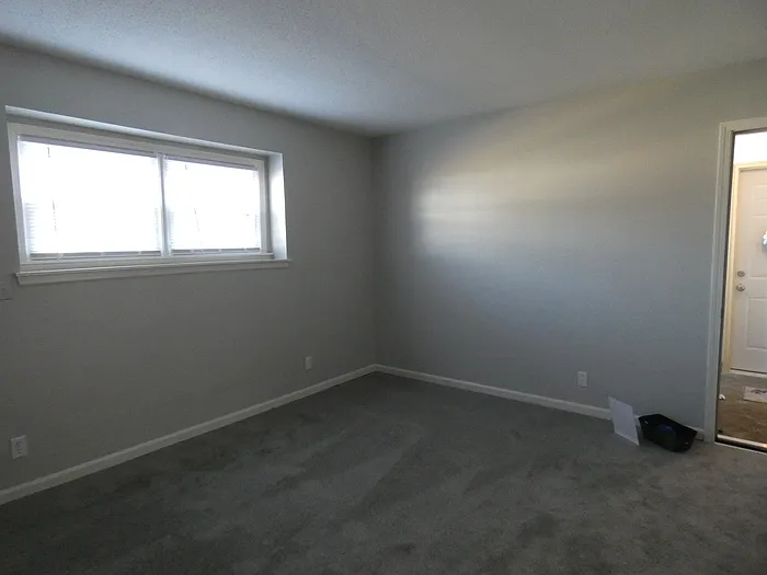 211 W 2nd St #3 — Photo 4
