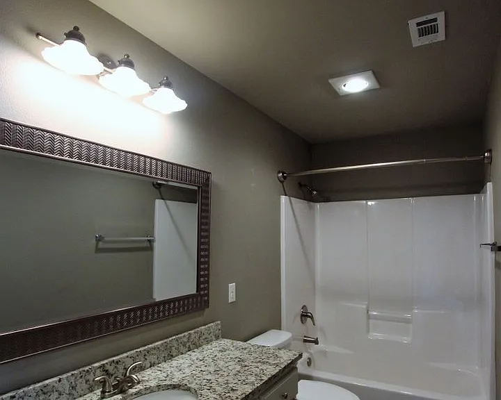 Beautiful 2 Bedroom, 2 Bathroom Townhome In South Tyler Whitehouse Isd! 1/2 Off First Full Month! — Photo 11