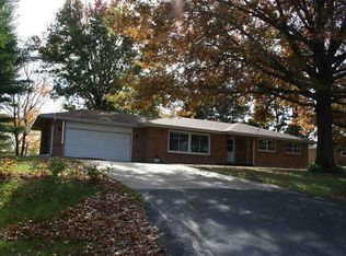 24209 Hillcrest Dr, Sterling, IL 61081
