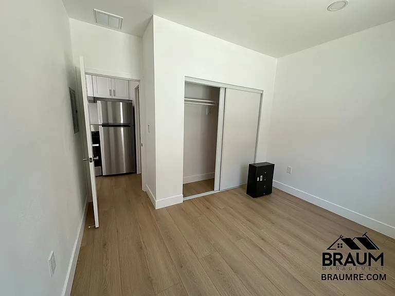 1109-11 S La Peer Dr — Photo 9