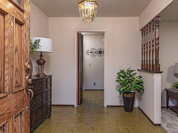4th image of 216 Di Salvo Ave