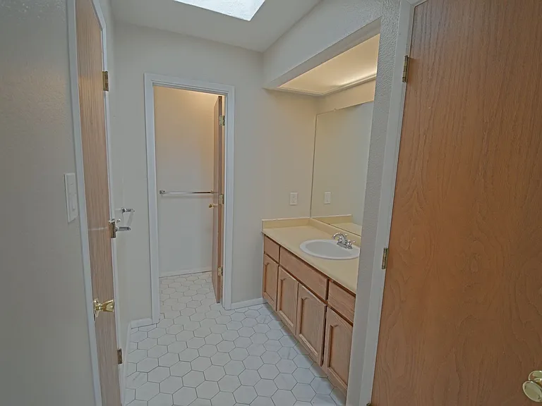 7220 Hollis St NE — Photo 2