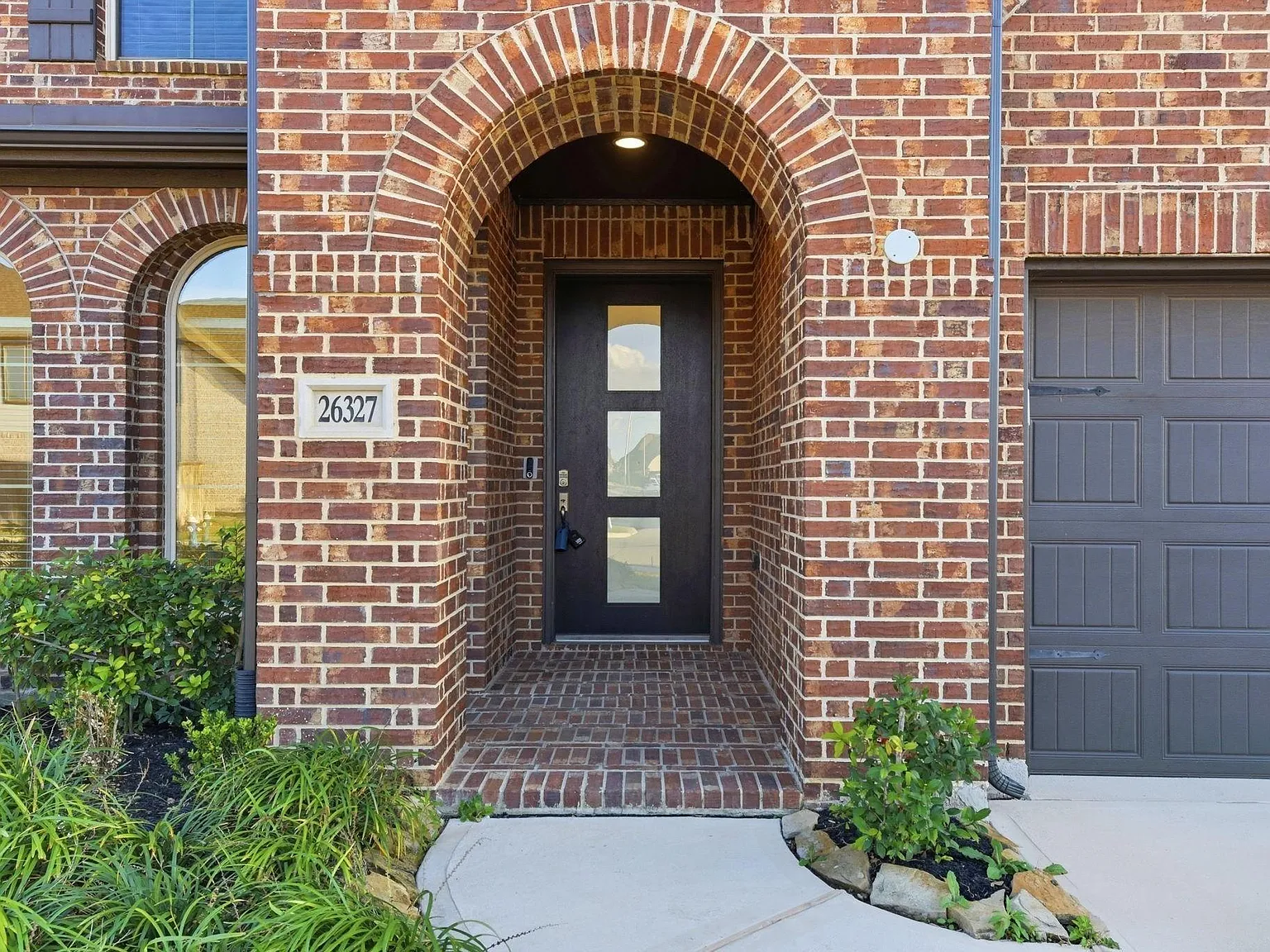 4 bed, 3.5 bath, 2899 sqft, $3,300 — Photo 2