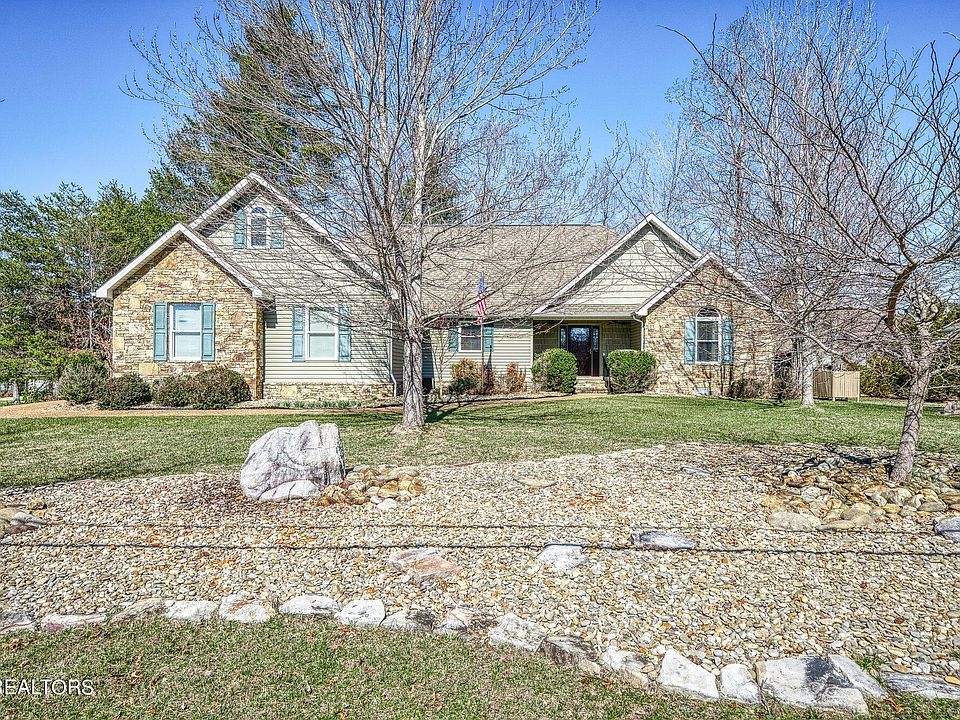 1st image of 100 Edgemere Dr
