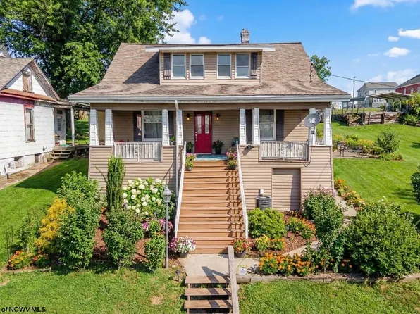 139 W Knotts Ave, Grafton, WV 26354
