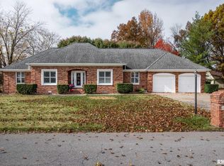 202 Dinah Ln, Marion, IL 62959