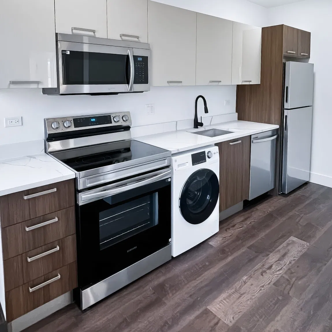 2 bed, $2,595 — Photo 1