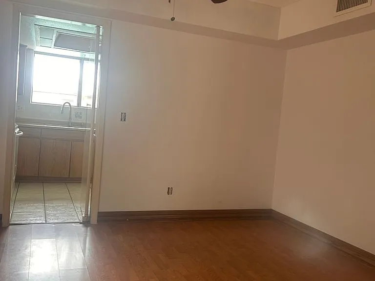 2407 W Le Marche Ave — Photo 6